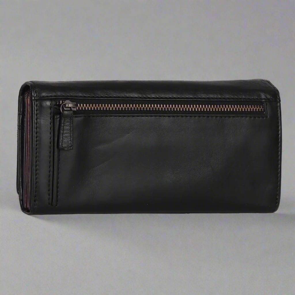 MET Women's Two Tone Leather Clutch Wallet