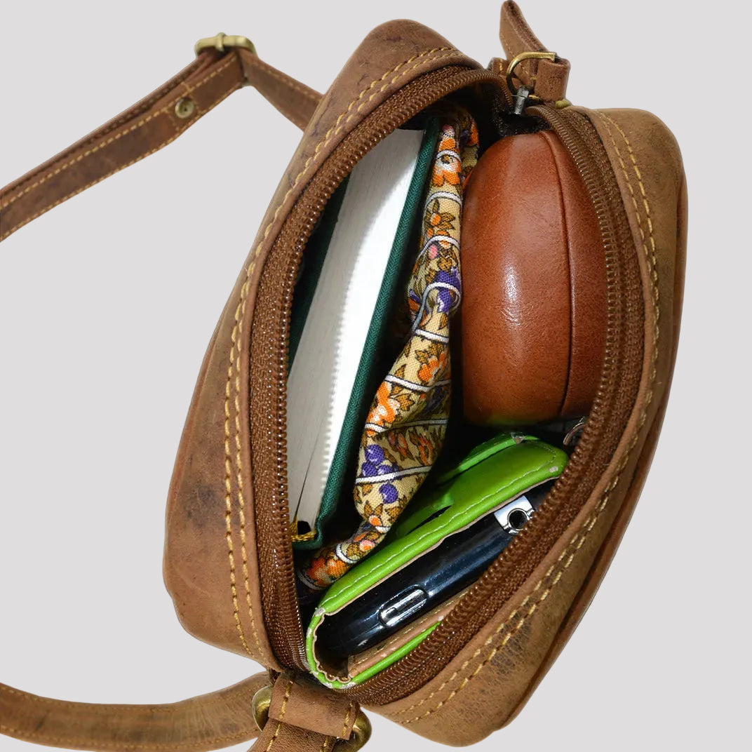 Greenburry Compact Vintage Bag. Rustic Leather Shoulder Messenger Bag