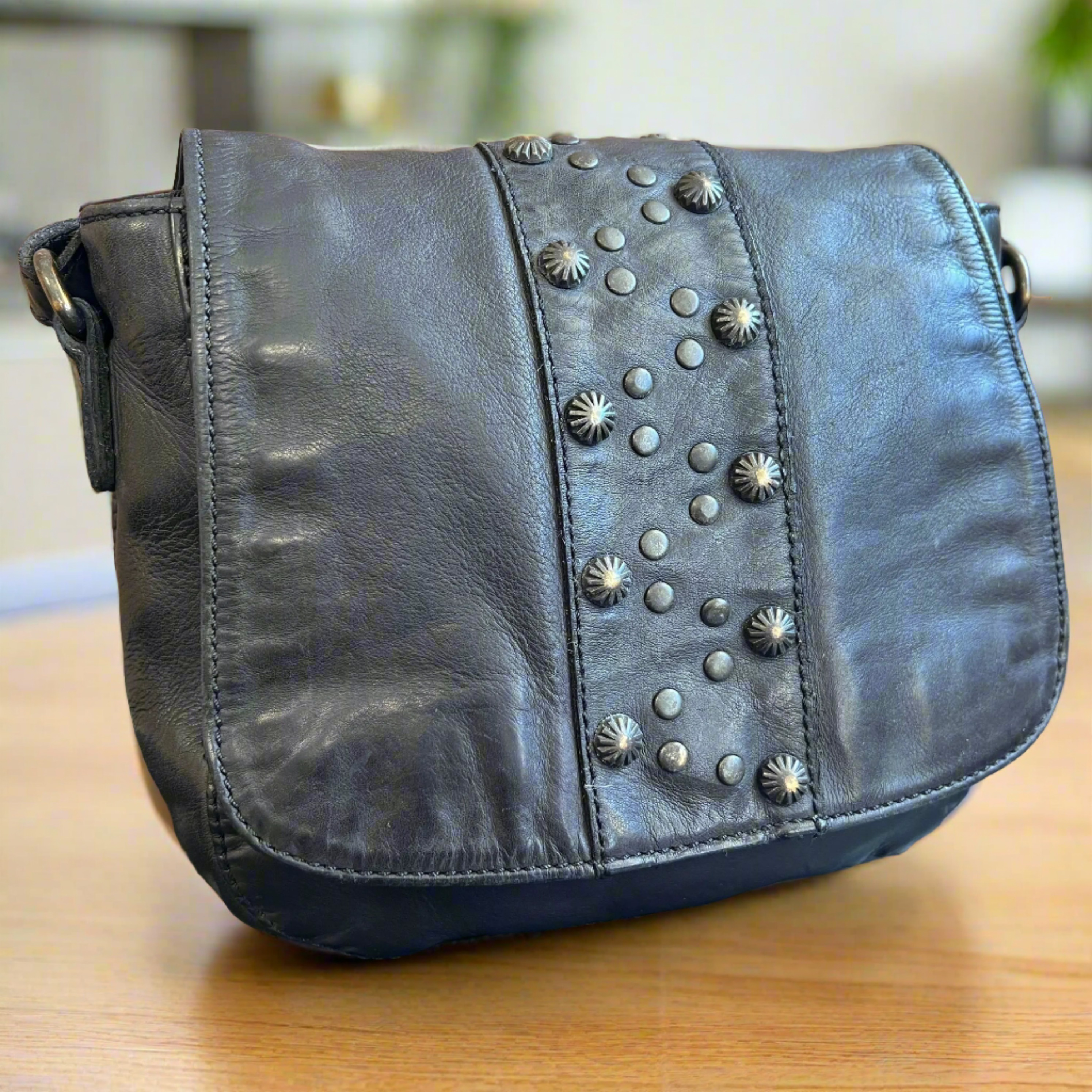 Women's leather saddle handbags hotsell