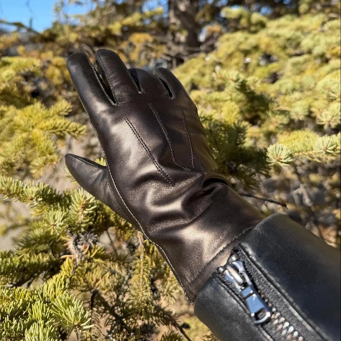 Women's Drum Dyed Lamb Leather Gloves with Luxurious Rabbit Fur Trim -
