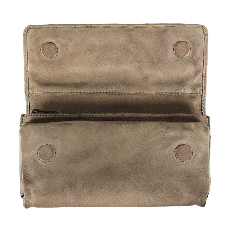 Women's Magnet Closure Trifold Leather Wallet